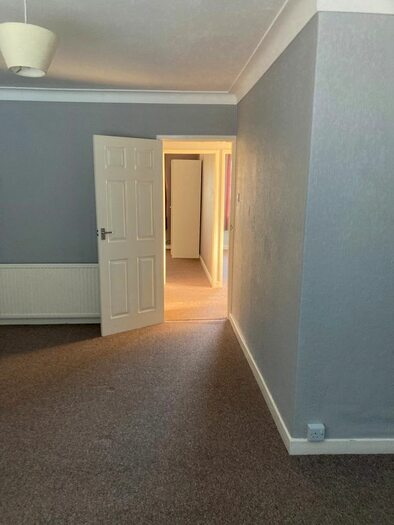 2 Bedroom Flat To Rent In Primely Park Green, Leeds, LS17