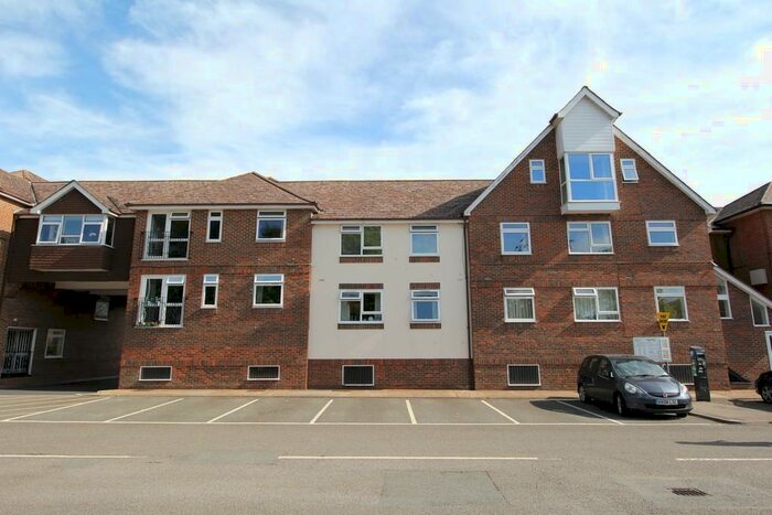 1 Bedroom Apartment To Rent In Market Street, Alton, Hampshire, GU34