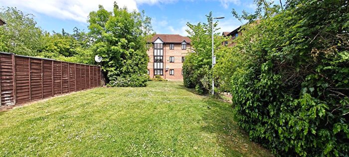 1 Bedroom Flat For Sale In Dalrymple Close, Southgate, N14