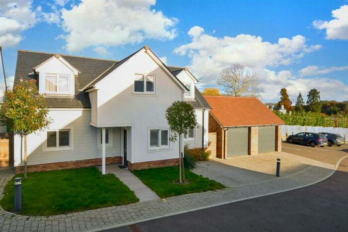 3 Bedroom Detached House For Sale In Rose Court, Loughton, Essex, IG10