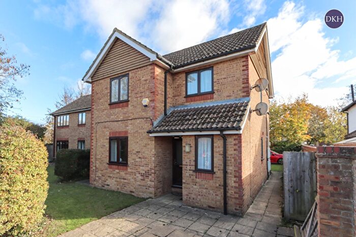 1 Bedroom Maisonette For Sale In Hazel Court, Chalfont Road, Rickmansworth, Hertfordshire, WD3