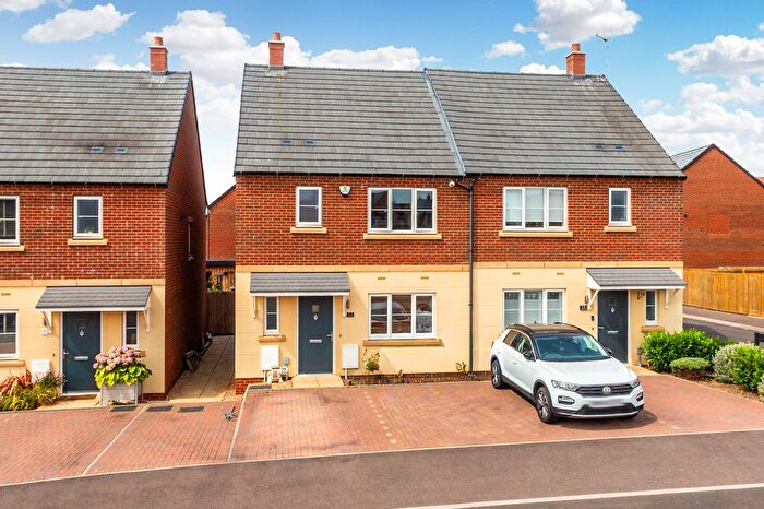 3 Bedroom Semi-Detached House For Sale In Richards Street, Raunds, NN9