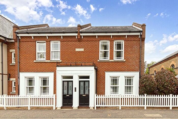 2 Bedroom Flat To Rent In First Cross Road, Twickenham, TW2