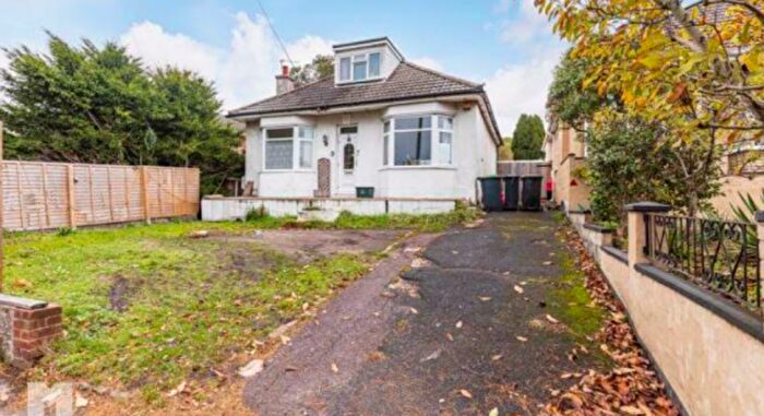 4 Bedroom Chalet For Sale In Hurn Road, Christchurch, BH23