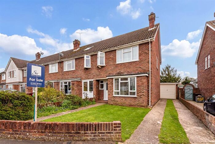 3 Bedroom End Of Terrace House For Sale In Langdale Avenue, Chichester, PO19