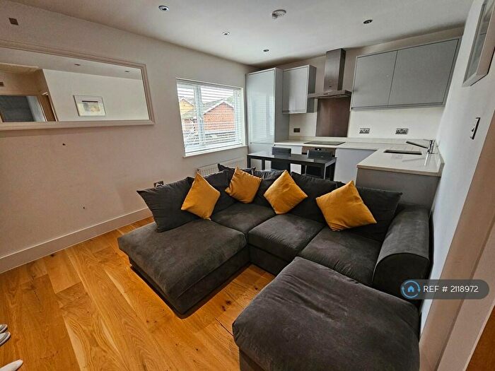 2 Bedroom Flat To Rent In Sunnymead Court, Billericay, CM11