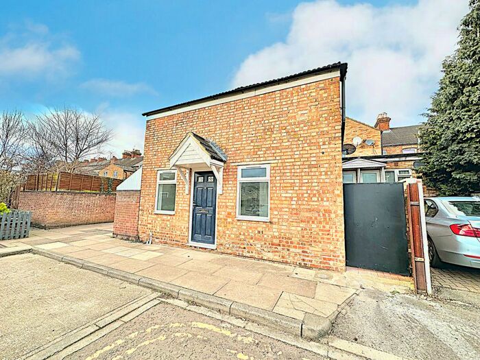 1 Bedroom Maisonette To Rent In Roff Avenue, Bedford, MK41