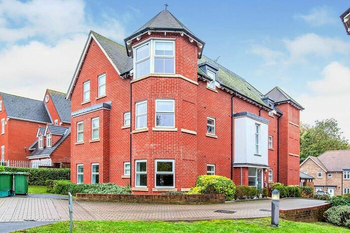 2 Bedroom Flat To Rent In Egham Hill, Egham, Surrey, TW20