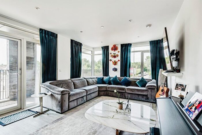 2 Bedroom Flat For Sale In Barton Fields Road, Headington, Oxford, OX3