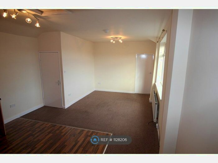 1 Bedroom Flat To Rent In Back Madoc Street, Llandudno, LL30