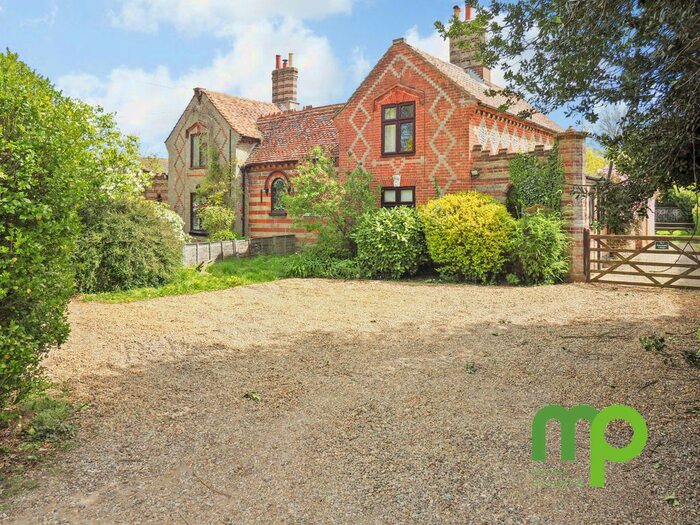 4 Bedroom Semi-Detached House For Sale In Watton Road, Hingham, Norwich, NR9