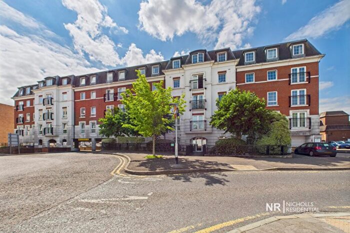 2 Bedroom Flat To Rent In Station Approach, Epsom, Surrey., KT19