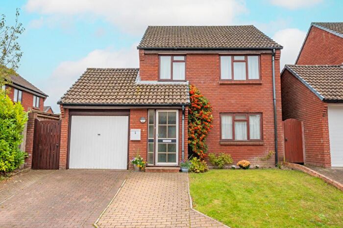 3 Bedroom Detached House For Sale In Rectory Place, Weyhill, SP11
