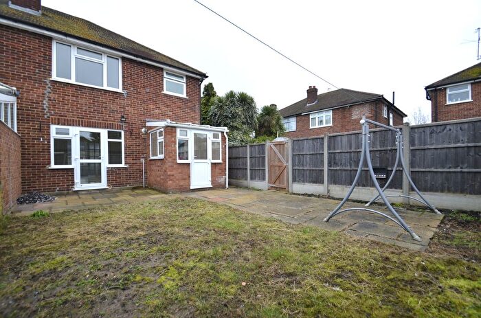 3 Bedroom Semi-Detached House To Rent In Commercial Road, Staines, TW18