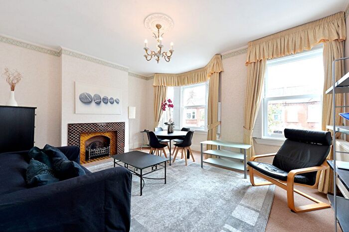 2 Bedroom Flat To Rent In Rudloe Road, London, SW12