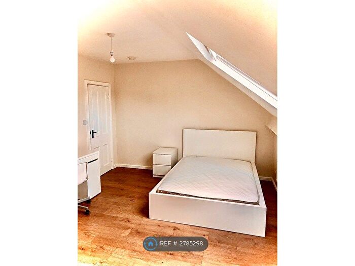 2 Bedroom Maisonette To Rent In Crookesmoor Road, Sheffield, S10