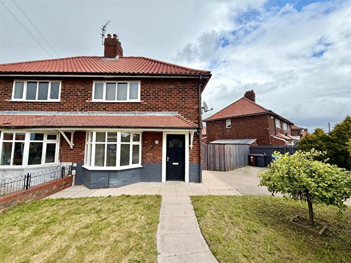 3 Bedroom Semi-Detached House To Rent In Th Avenue, Hull, HU6