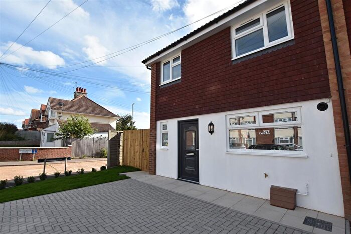 3 Bedroom End Of Terrace House To Rent In Roselands Avenue, Eastbourne, BN22