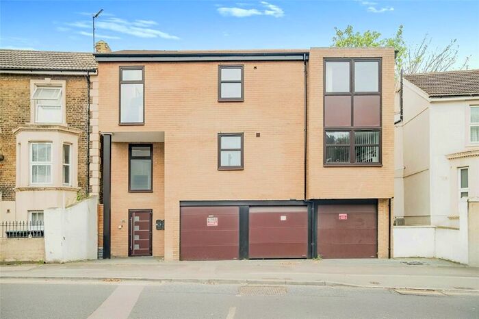 1 Bedroom Flat To Rent In New House, Milton Road, Gravesend, Kent, DA12