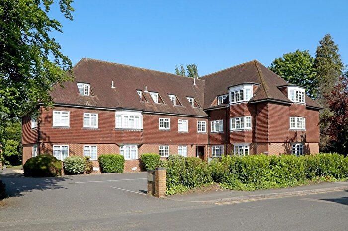 3 Bedroom Flat To Rent In Grove Road, Beaconsfield, HP9