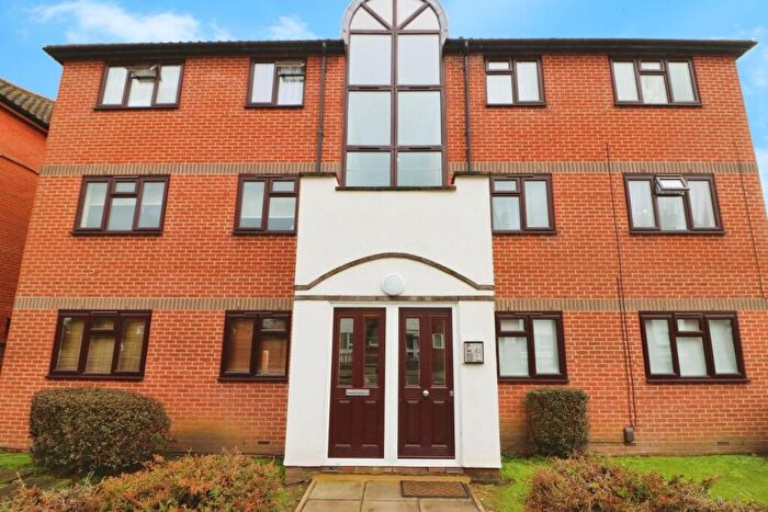 2 Bedroom Apartment To Rent In New North Road, Ilford, IG6