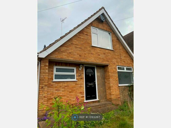 3 Bedroom Bungalow To Rent In Truro Gardens, Luton, LU3