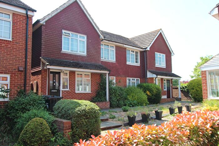 2 Bedroom Maisonette To Rent In Mcnair Close, Earley, RG6