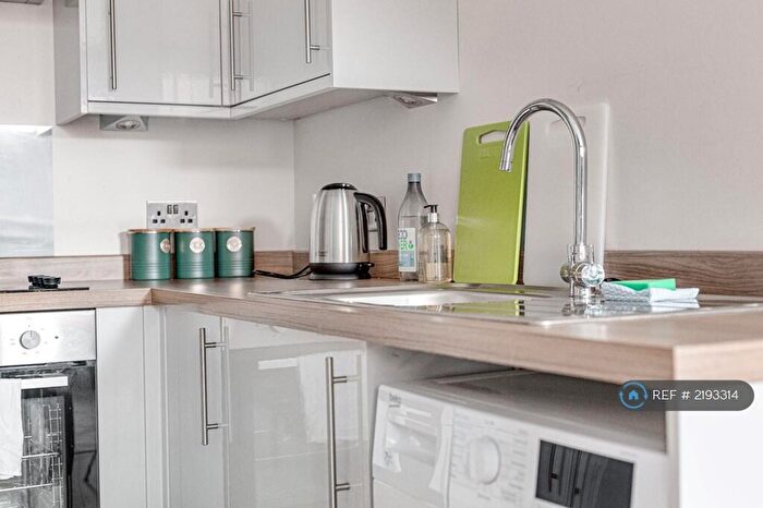 1 Bedroom Flat To Rent In Hartshead House, Farnborough, GU14