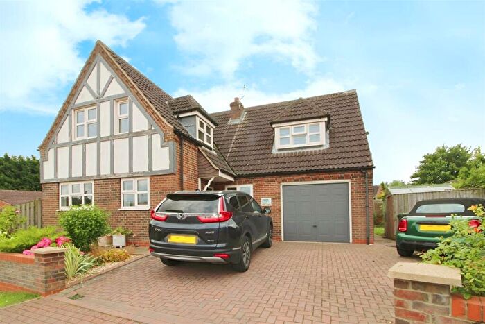 4 Bedroom Detached House For Sale In Castle Keep, Hibaldstow, DN20