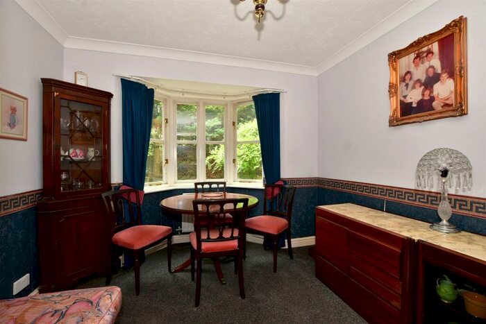 4 Bedroom Detached House For Sale In Postmill Close, Croydon, Surrey, CR0