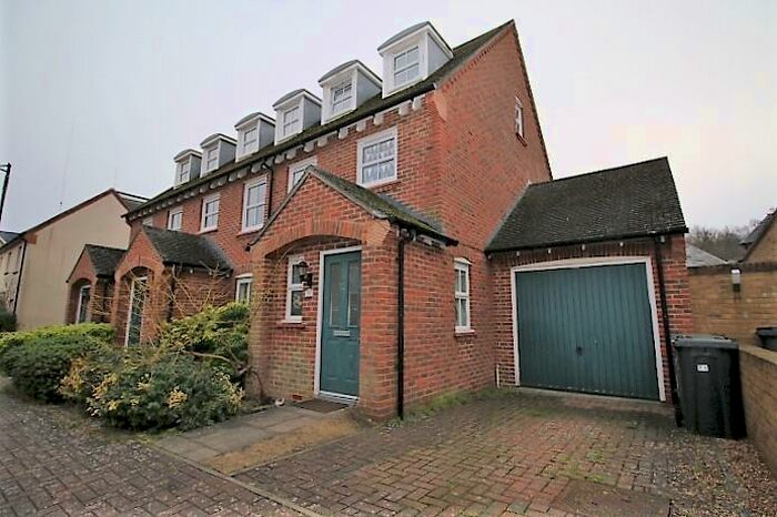 3 Bedroom Town House To Rent In Avington Way, Sherfield-on-loddon, Hook, RG27