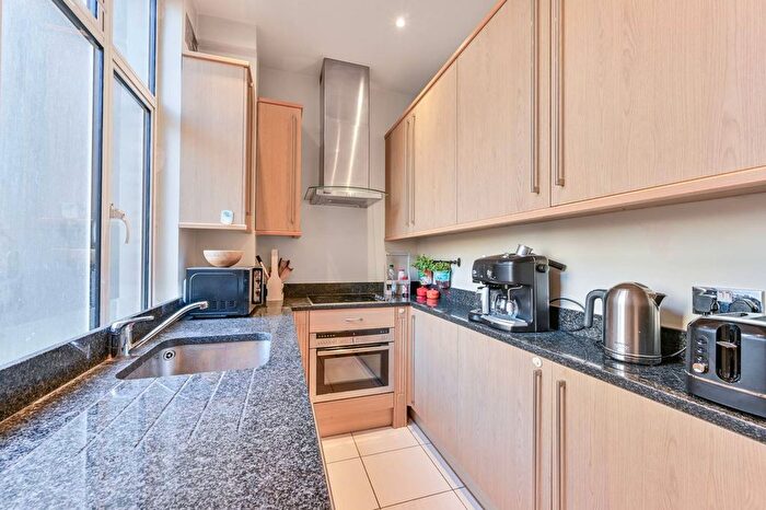 2 Bedroom Flat To Rent In Hallam Court, Marylebone, London, W1W