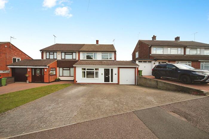 3 Bedroom Semi Detached House For Sale In Appleby Gardens, Dunstable, LU6