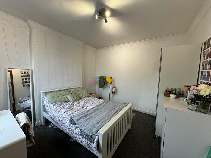 6 Bedroom Semi-Detached House To Rent In Lenton Boulevard, Nottingham, Nottinghamshire, NG7