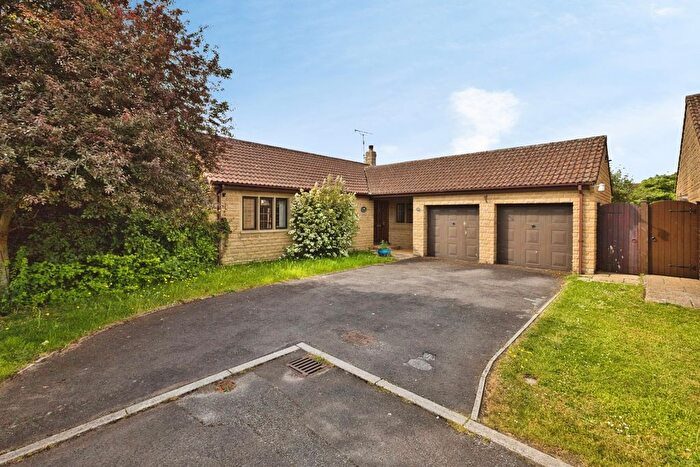 3 Bedroom Bungalow For Sale In St. Michaels Gardens, South Petherton, Somerset, TA13
