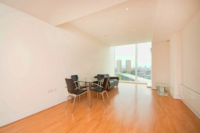 1 Bedroom Flat To Rent In Empire Square, Borough, London, SE1
