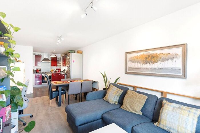 2 Bedroom Flat For Sale In Worcester Close, London, SE20