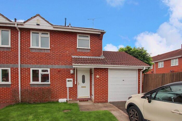 3 Bedroom Semi-Detached House To Rent In Mapperley Close, Walsgrave, Coventry, CV2