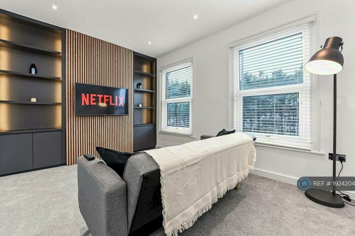 1 Bedroom Flat To Rent In Burlington Road, New Malden, KT3