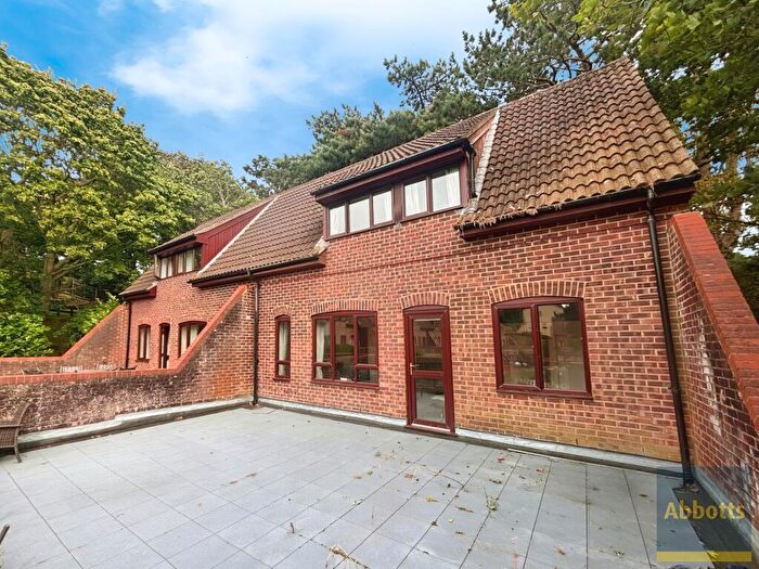 3 Bedroom Property To Rent In Overstrand Road, Cromer, NR27