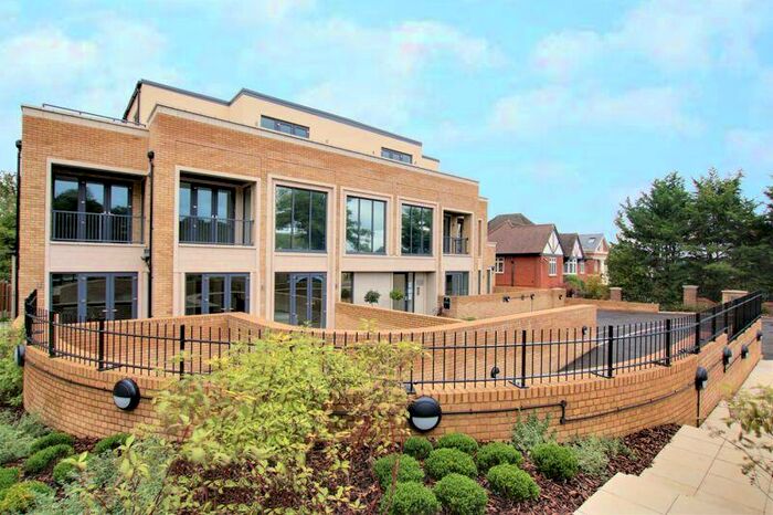 2 Bedroom Apartment To Rent In Cockfosters Road, EN4