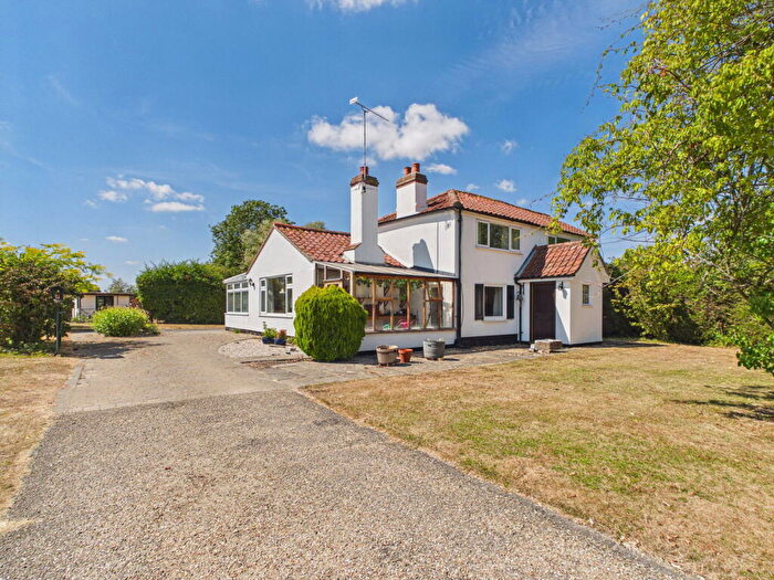 3 Bedroom Detached House For Sale In High Willows, Maypole Green, Dennington, IP13