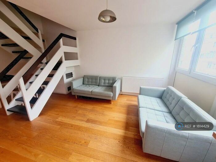 4 Bedroom Flat To Rent In Thomas Baines Road, London, SW11