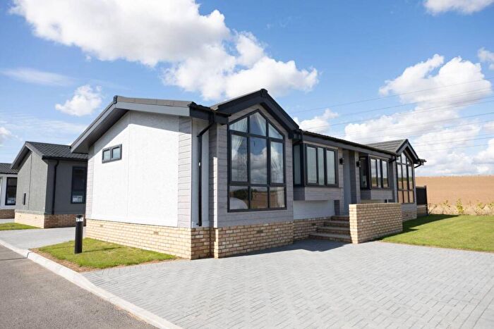 2 Bedroom Park Home For Sale In Linford, Stanford-le-Hope, SS17