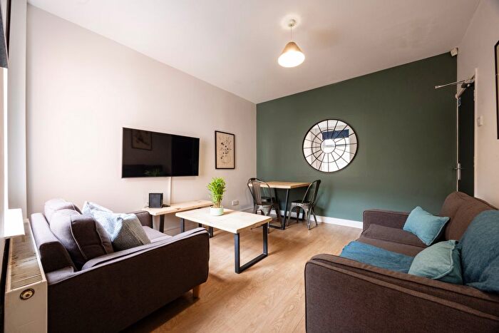 5 Bedroom Property To Rent In Rothesay Avenue, Nottingham, NG7