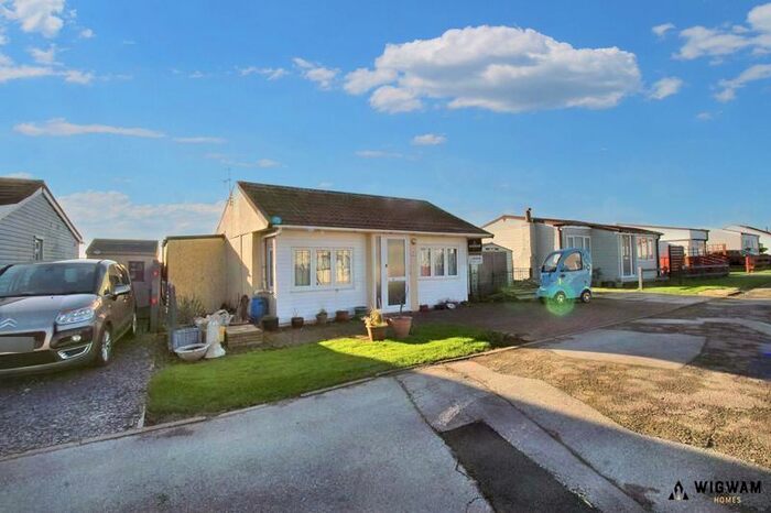 2 Bedroom Mobile/park Home For Sale In Kenwood Park, Hollym Road, Withernsea, HU19