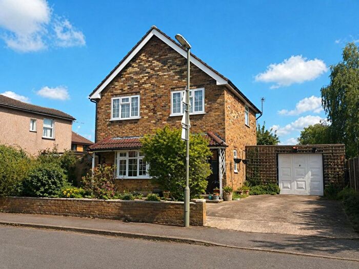 3 Bedroom Detached House For Sale In Riverside Place Stanwell, Middlesex, TW19