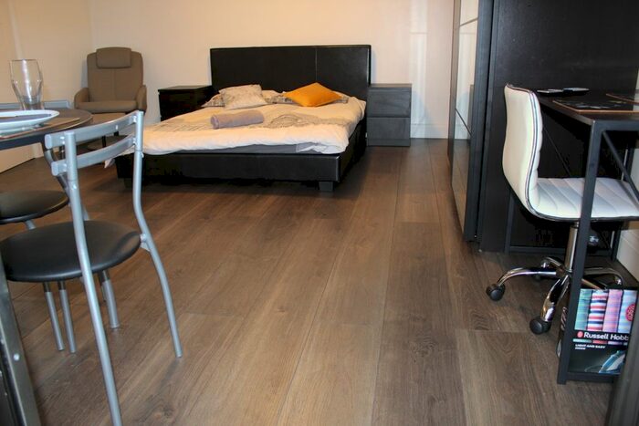 Studio To Rent In Station Road, London, NW4