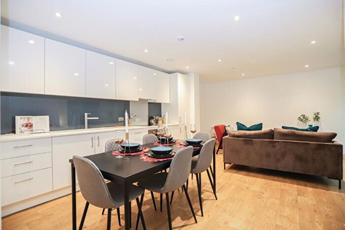 3 Bedroom Apartment To Rent In The Filaments, Salford Salford, M3