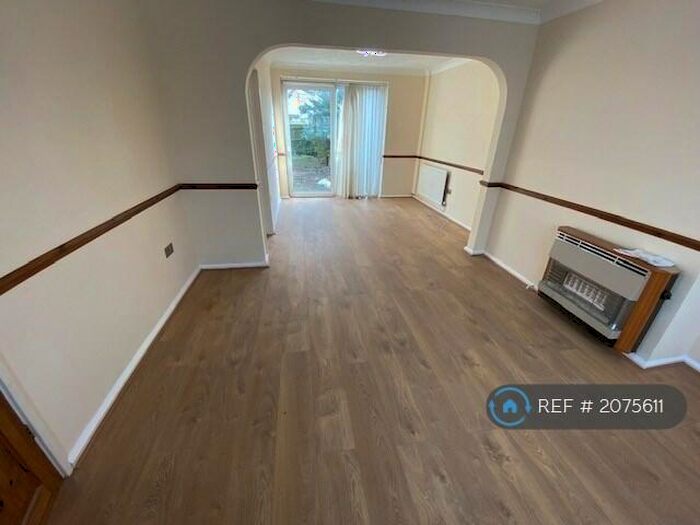 3 Bedroom Semi-Detached House To Rent In Kingfisher Road, Larkfield, Aylesford, ME20